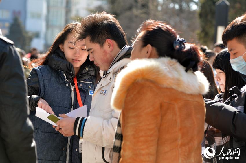 حسناوات يشاركن في امتحان القبول لأكاديمية بكين للسينما  (23)