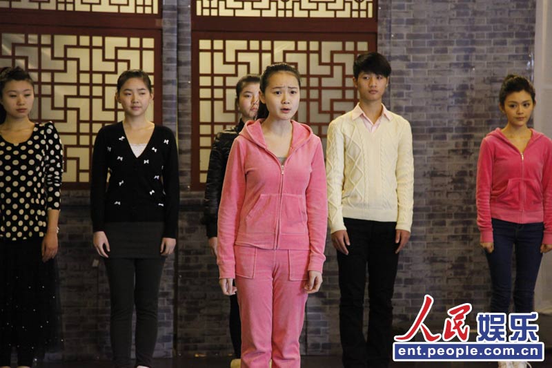 حسناوات يشاركن في امتحان القبول لأكاديمية بكين للسينما  (15)