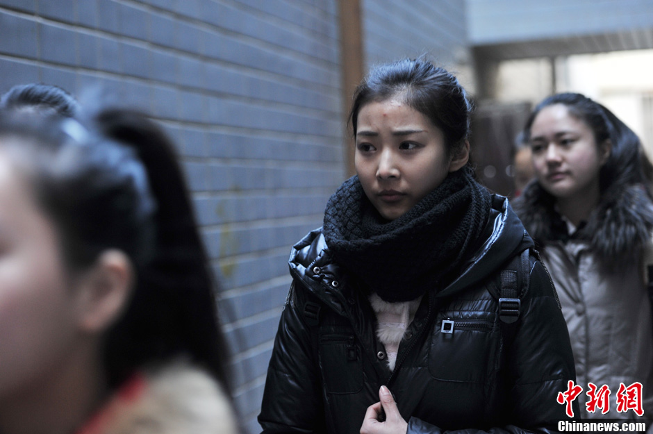 حسناوات يشاركن في امتحان القبول لأكاديمية بكين للسينما  (8)