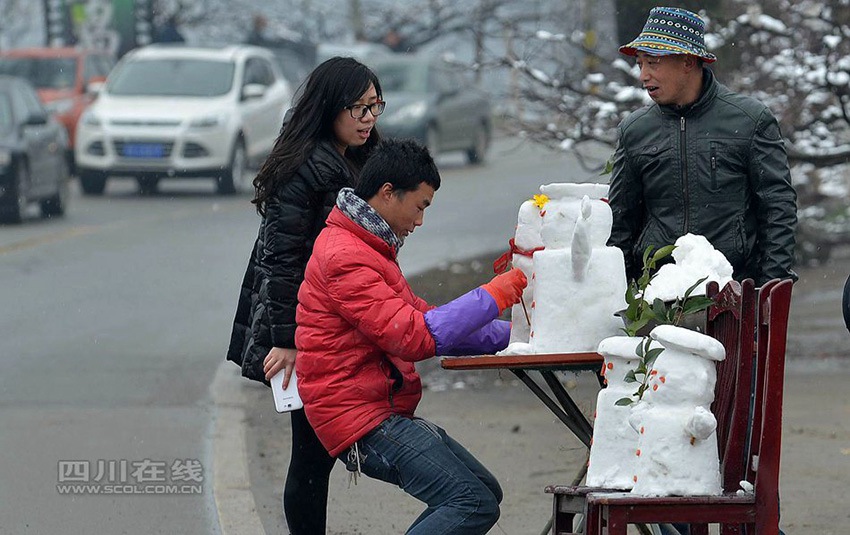 بيع "الإنسان الثلجي" في جنوب غربي الصين (4)