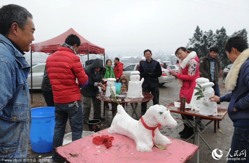 بيع "الإنسان الثلجي" في جنوب غربي الصين (9)