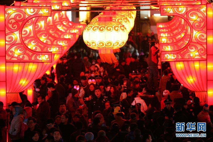 احتفال بعيد الفوانيس الصيني في نانجينغ  (2)