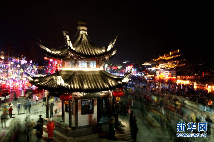 احتفال بعيد الفوانيس الصيني في نانجينغ 