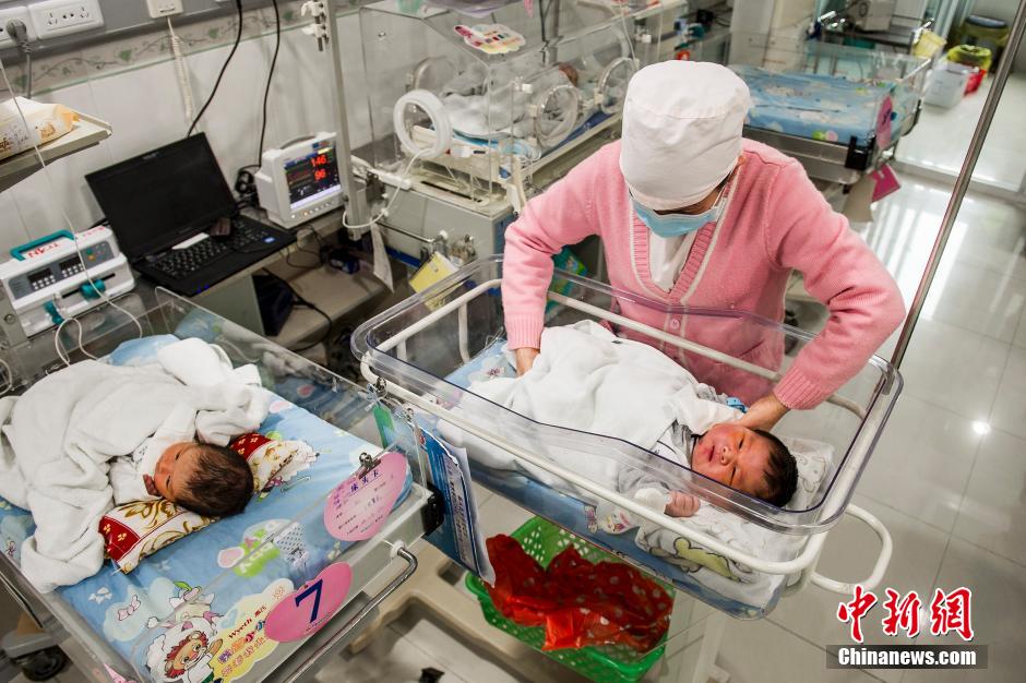 امرأة تنجب طفلا يزن أكثر من 7 كيلوغرام في مقاطعة قوانغدونغ (2)