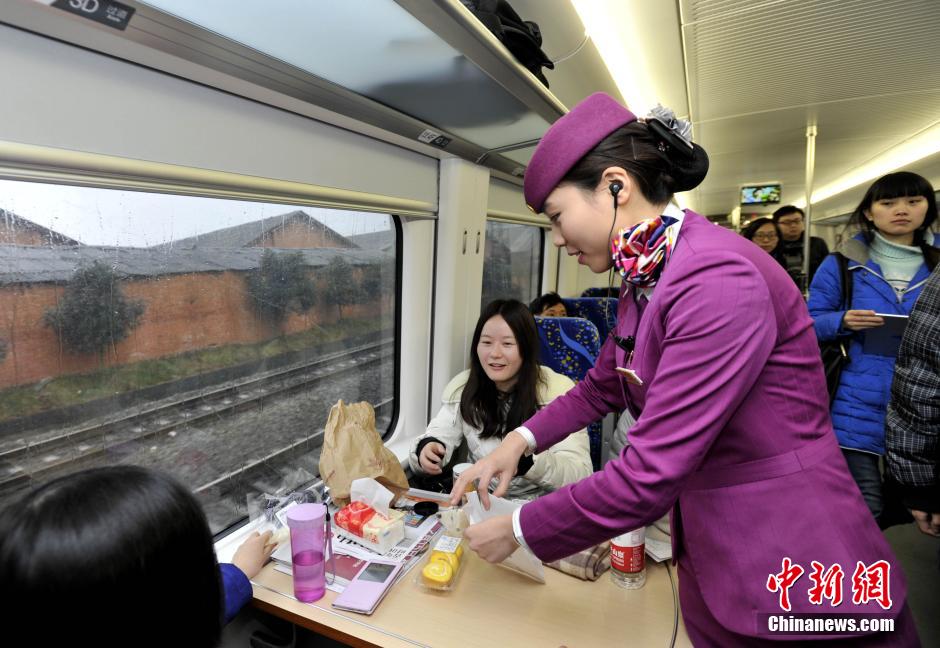 التفاصيل الداخلية للقطارات السريعة الصينية بين المدن (12)