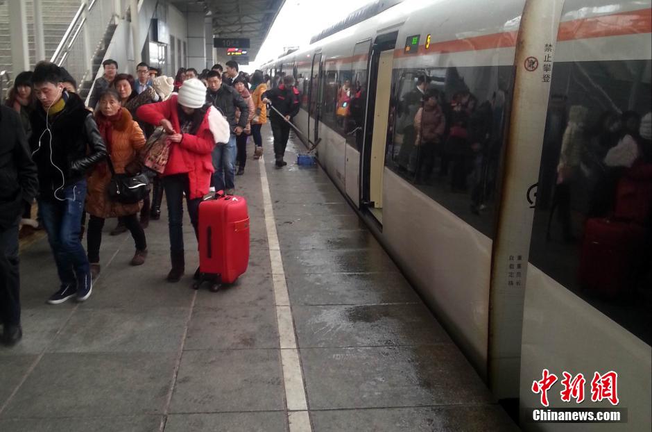 التفاصيل الداخلية للقطارات السريعة الصينية بين المدن (8)