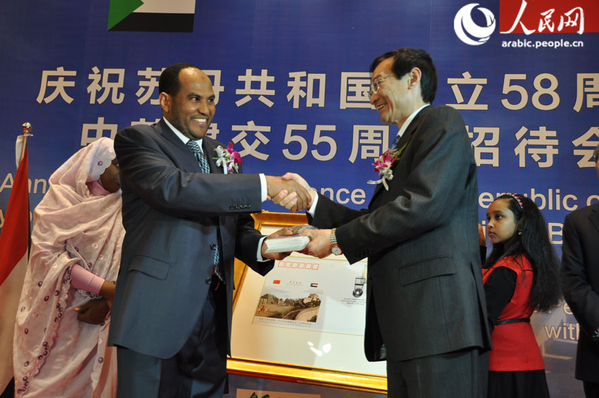 سفارة السودان في بكين تقيم حفل استقبال بمناسبة العيد الوطني الـ58 والذكرى الـ 55 لتأسيس العلاقات الدبلوماسية بين الصين والسودان (5)