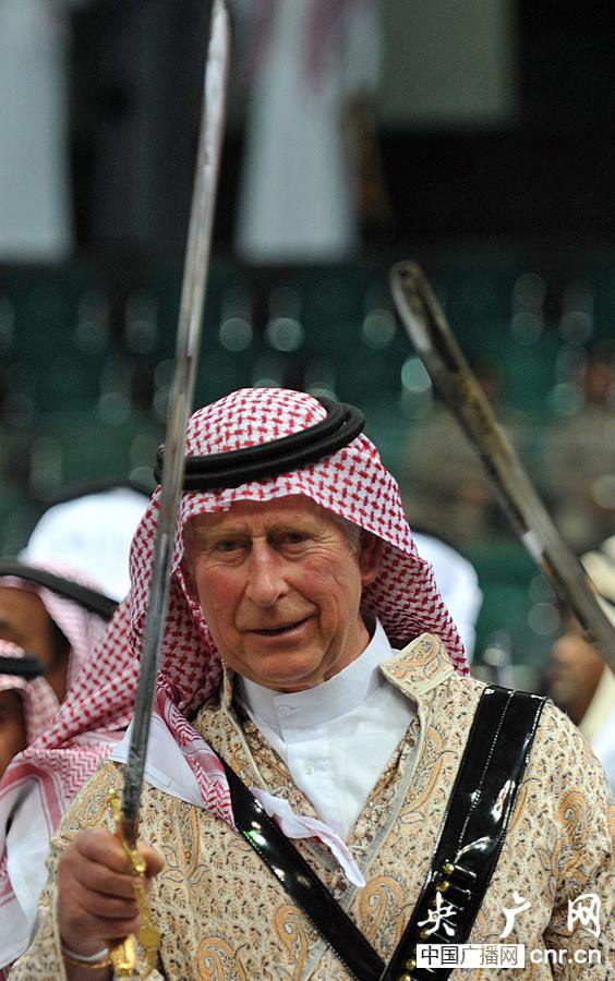 الأمير تشارلز بالملابس السعودية التقليدية  (5)