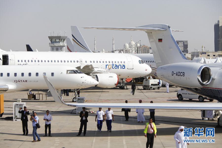العرض الجوي الرائع  فى معرض أبوظبي الدولي لطائرات رجال الأعمال عام 2014  (5)