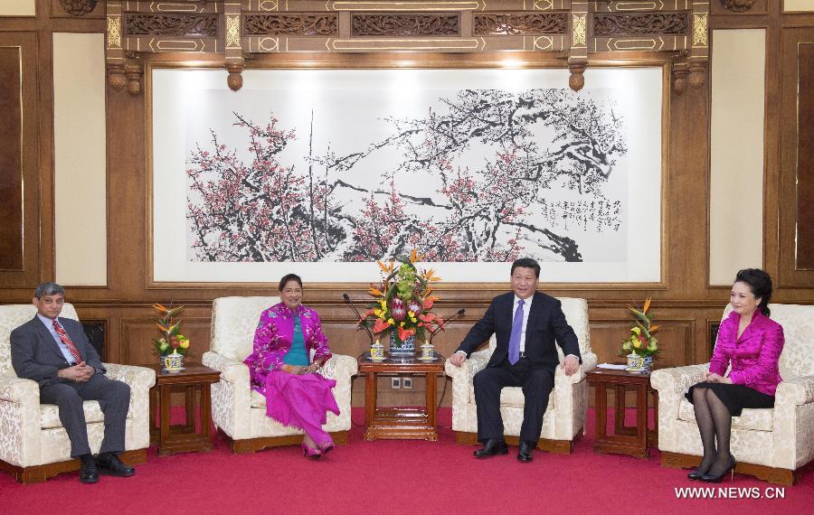 الرئيس الصينى يجتمع مع رئيسة وزراء ترينيداد وتوباجو