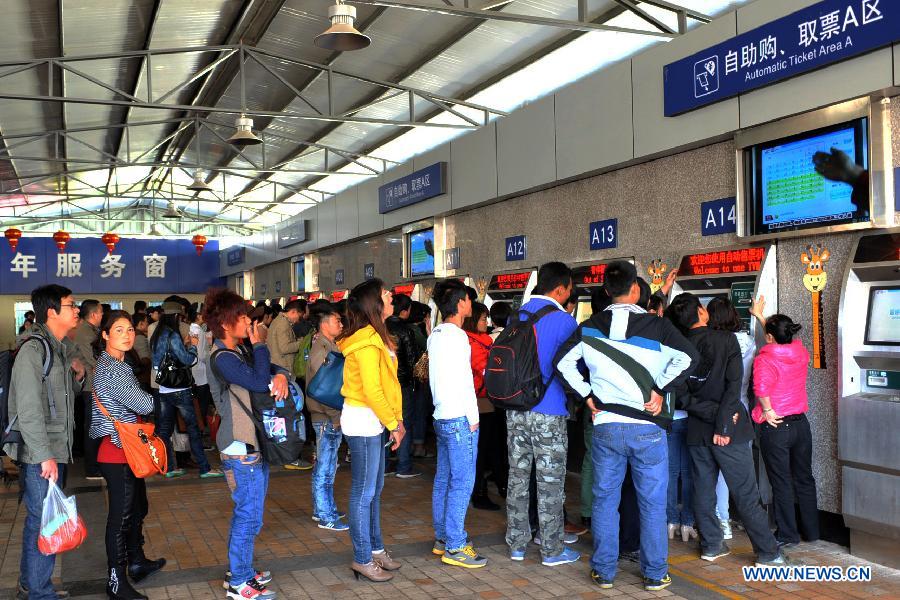 استعادة النظام في محطة قطارات كونمينغ الصينية بعد هجوم إرهابي (11)