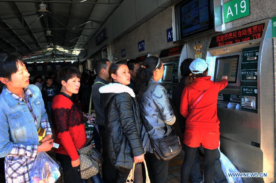 استعادة النظام في محطة قطارات كونمينغ الصينية بعد هجوم إرهابي (12)