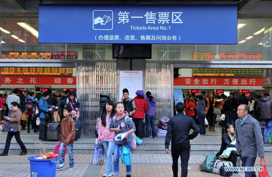 استعادة النظام في محطة قطارات كونمينغ الصينية بعد هجوم إرهابي (6)