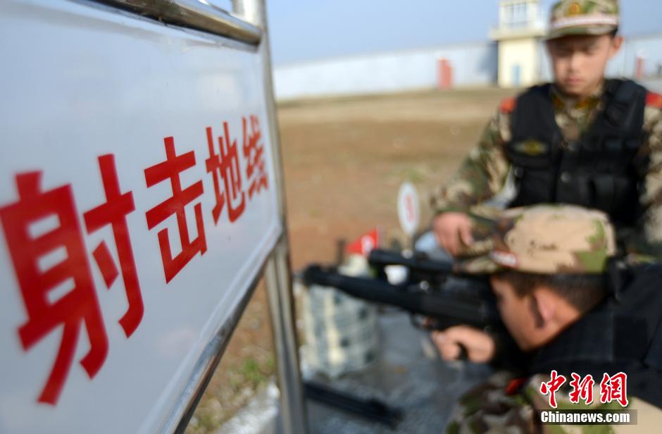 بالصور: الحياة التدريبية  للقناصين الشرطة المسلحة الصينية  (5)