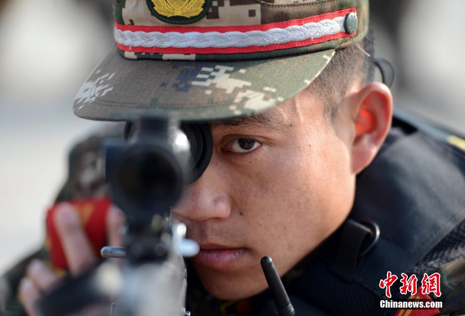 بالصور: الحياة التدريبية  للقناصين الشرطة المسلحة الصينية  (3)