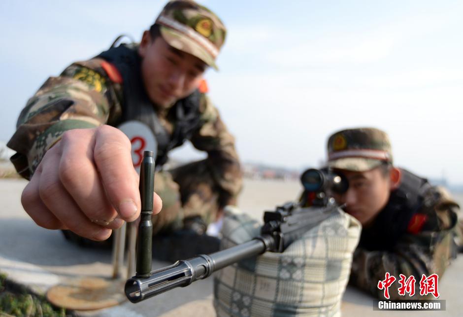 بالصور: الحياة التدريبية  للقناصين الشرطة المسلحة الصينية  (10)