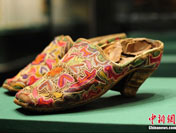 أحذية الكعب العالي" اليوغورية تعود لعهد أسرة تشينغ 