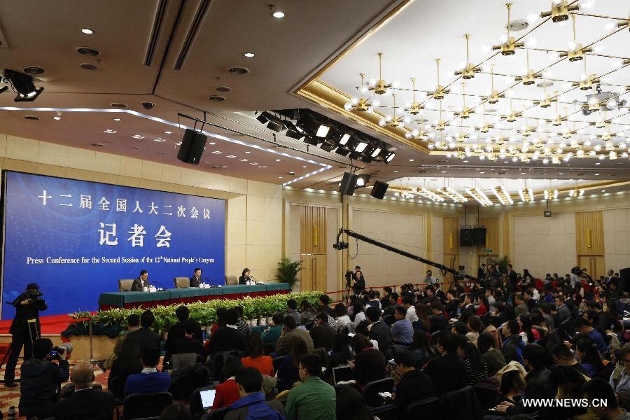  وزير التجارة: الصين واثقة بتحقيق هدف التجارة الخارجية وقطاع الطاقة الشمسية يرحب بالتغيرات الجوهرية (4)