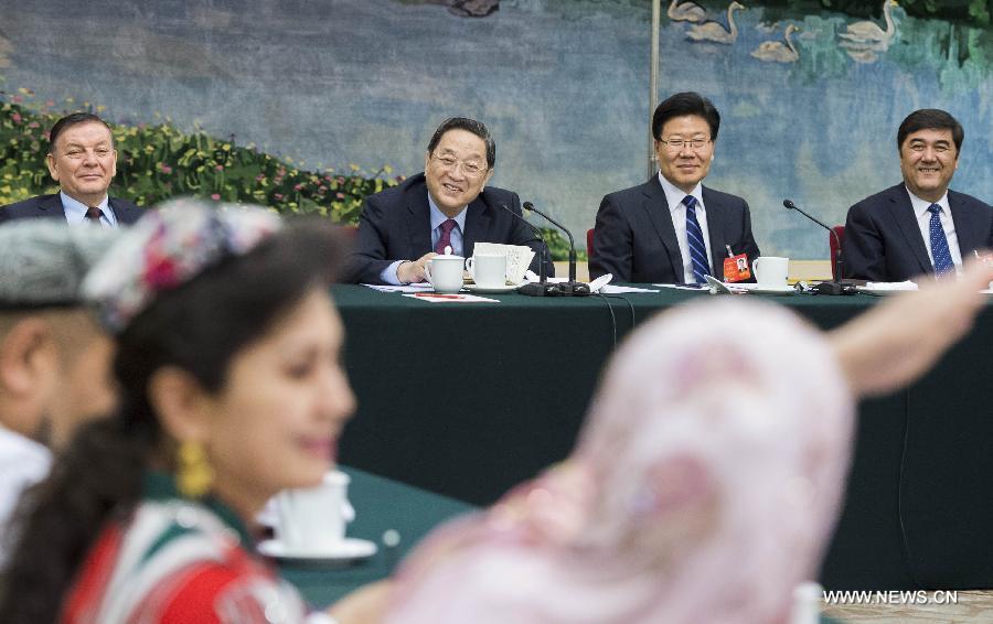 قادة الصين يؤكدون على رفاهية الشعب في المناقشات مع المشرعين (2)