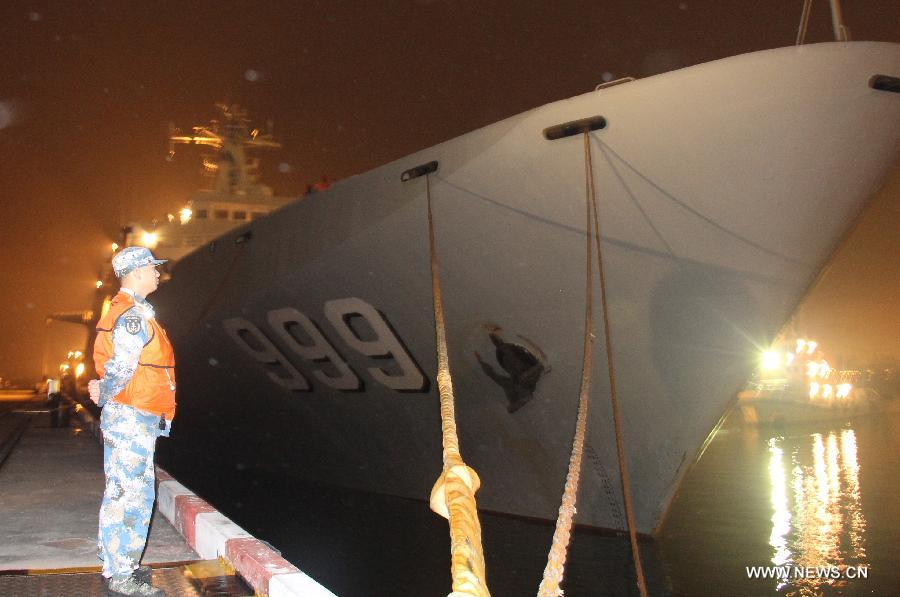 السفن الحربية الصينية فى طريقها لمهمة الانقاذ