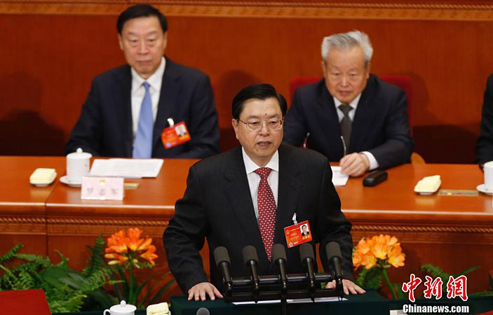 كبير المشرعين الصينيين يقدم تقرير عمل اللجنة الدائمة للمجلس الوطني لنواب الشعب الصيني