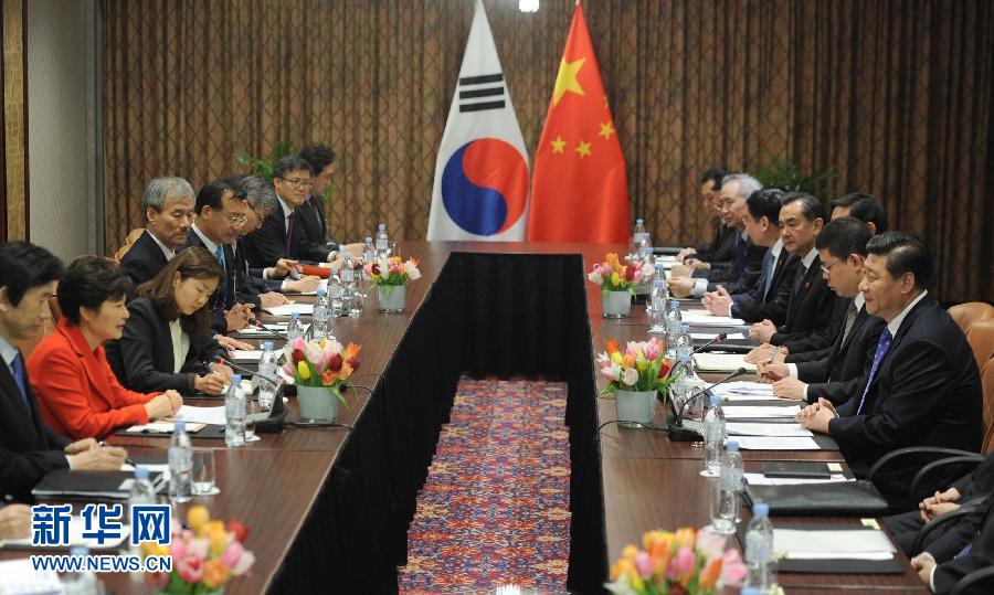     الرئيس الصيني ورئيسة كوريا الجنوبية يبحثان التعاون الثنائي والوضع في شبه الجزيرة الكورية