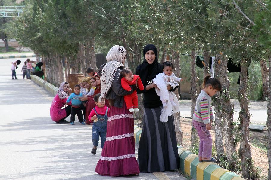 دخول مخيم ديفيل للاجئين السوريين بضاحية دمشق  (3)