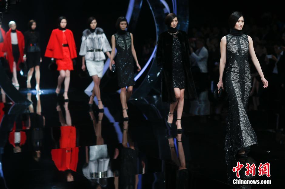 افتتاح أسبوع الموضة الصيني الدولي في بكين  (3)