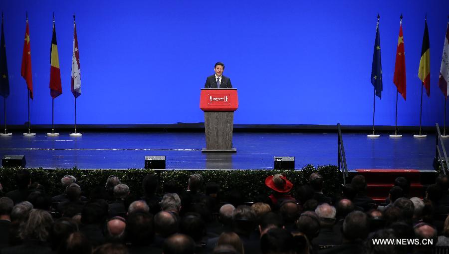 الرئيس الصيني يتحدث عن الحضارة الصينية فى كلية أوروبا  (2)
