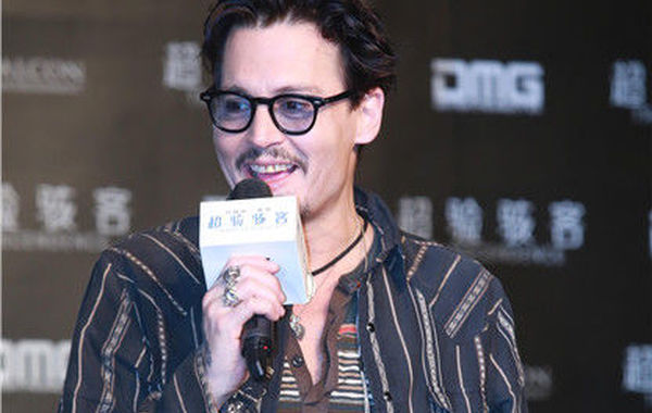 جوني ديب يقوم بجولة في الصين للدعاية لفيلم "العبور" 