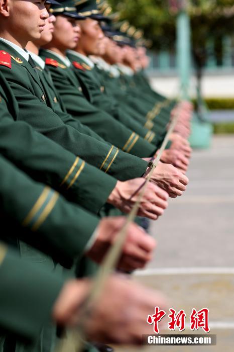 لقطة حقيقية للتدريب القاسي لجنود الانضباط الصينيين  (3)