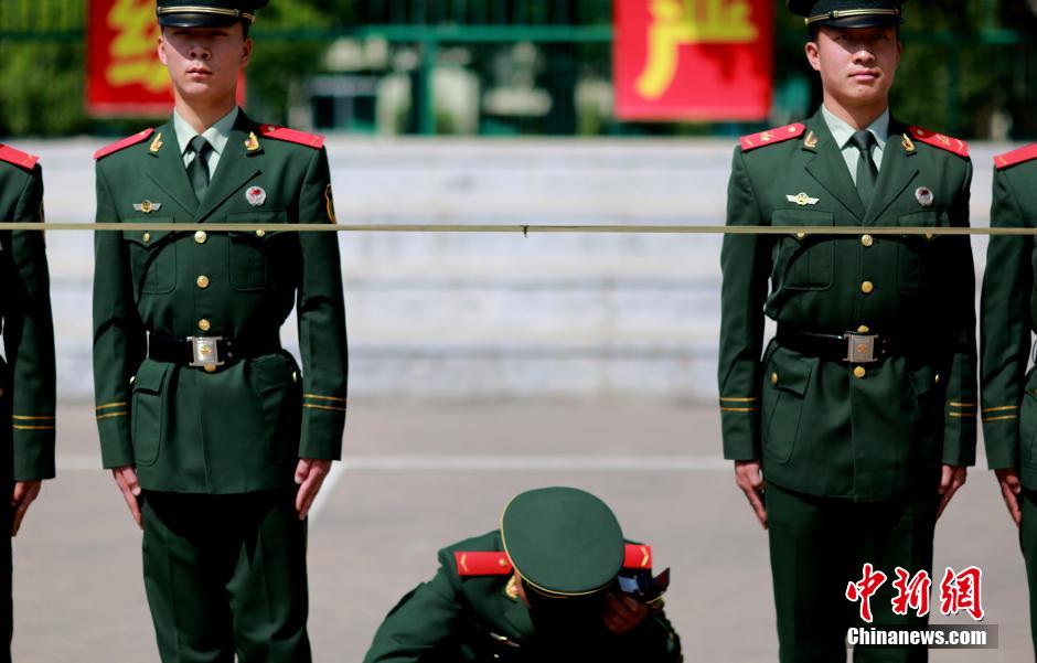 لقطة حقيقية للتدريب القاسي لجنود الانضباط الصينيين  (4)
