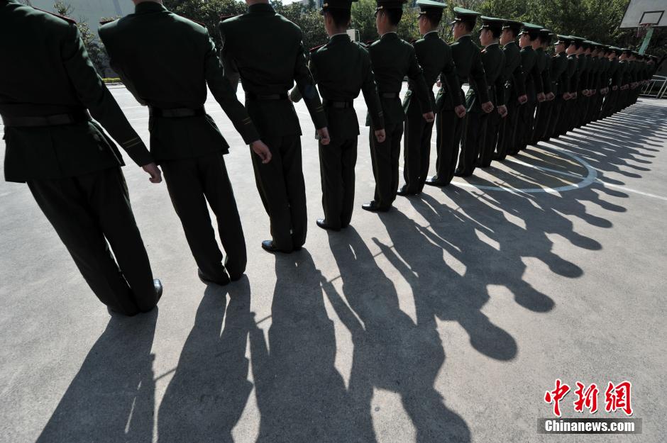 لقطة حقيقية للتدريب القاسي لجنود الانضباط الصينيين  (6)