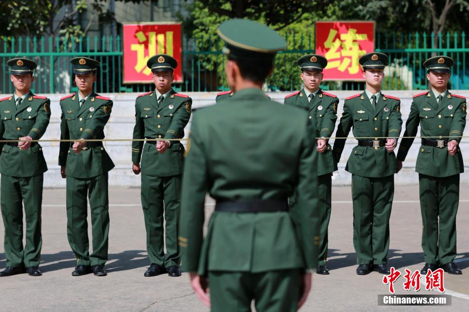 لقطة حقيقية للتدريب القاسي لجنود الانضباط الصينيين  (7)