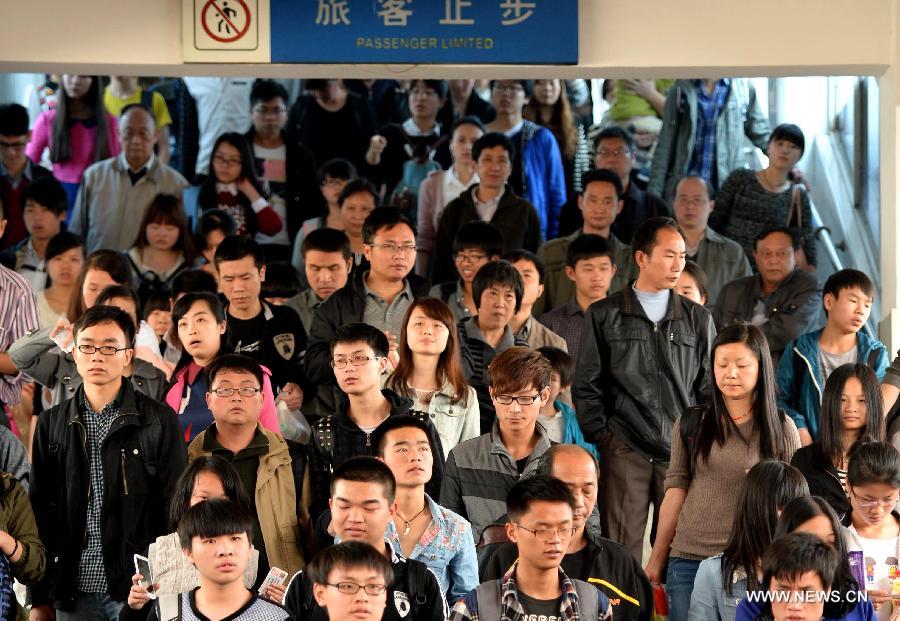 رحلات القطارات تسجل رقما قياسيا في يوم كنس المقابر في الصين 