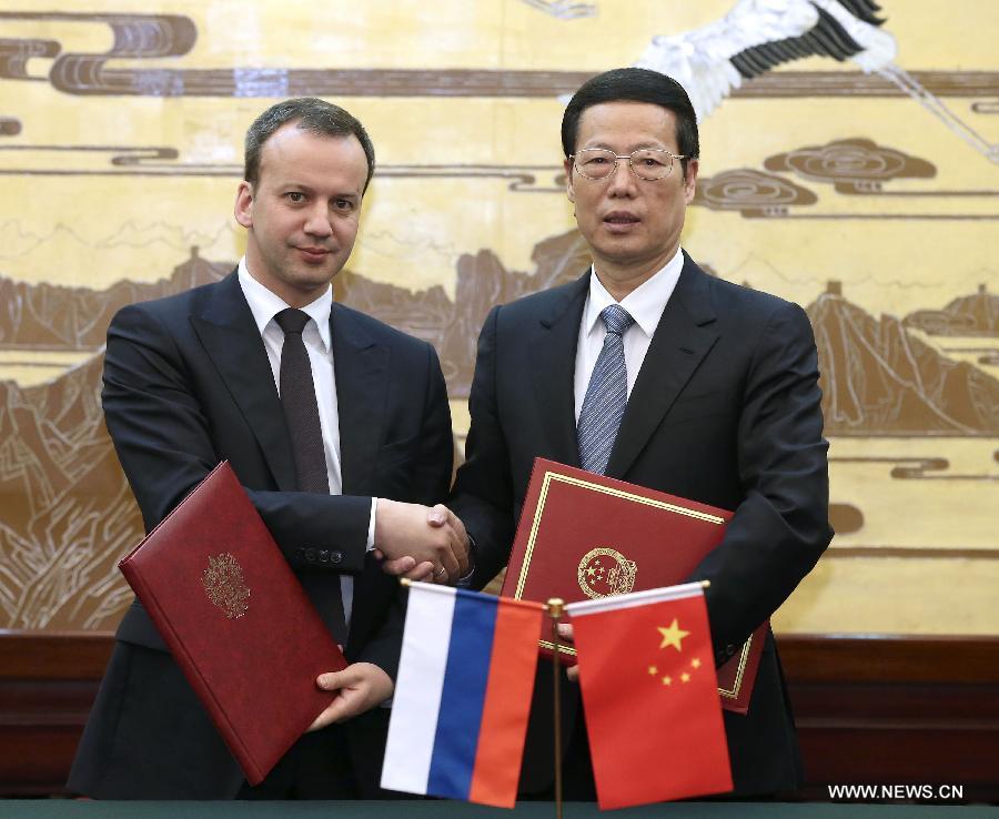 مسؤولون بارزون من الصين وروسيا يبحثون التعاون في مجال الطاقة