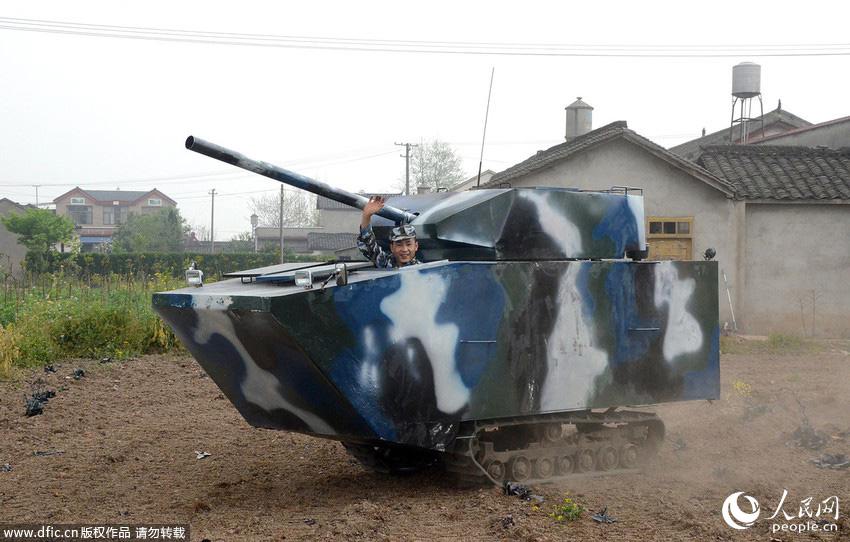 "الأب الممتاز فى الصين" يصنع لابنه  لعبة دبابات وزنها 3 أطنان 