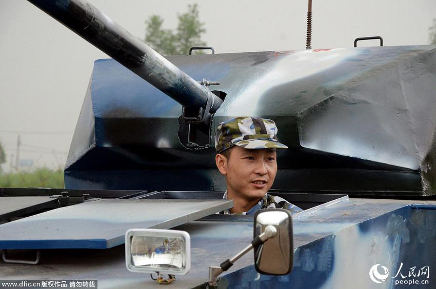 "الأب الممتاز فى الصين" يصنع لابنه  لعبة دبابات وزنها 3 أطنان  (4)