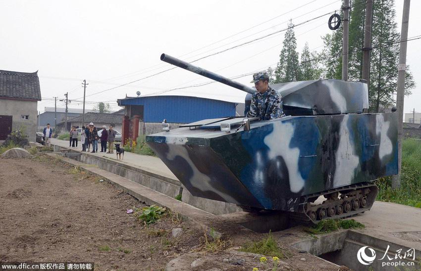 "الأب الممتاز فى الصين" يصنع لابنه  لعبة دبابات وزنها 3 أطنان  (5)