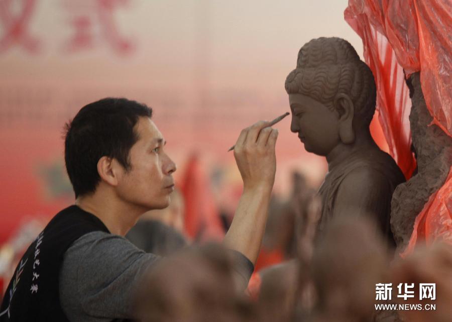 تنظيم الدورة الأولى لمسابقة نحت التماثيل الدينية التقليدية الصينية بفوجيان    