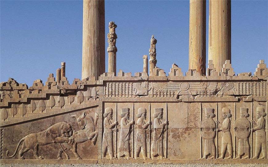 7، برسبوليس في إيران، هي عاصمة الإمبراطورية الأخمينية (550-330ق.م).