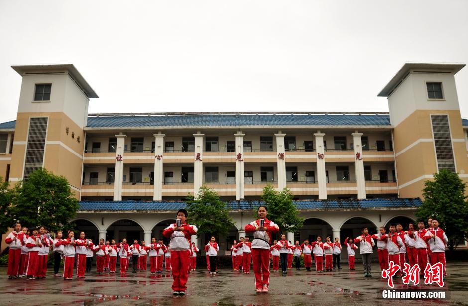 مدرسة ابتدائية بمقاطعة جيانغشى تنظم  فعاليات " يوم القراءة"  (3)