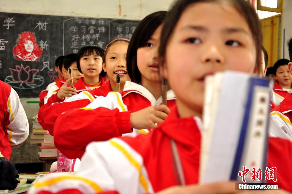 مدرسة ابتدائية بمقاطعة جيانغشى تنظم  فعاليات " يوم القراءة"  (5)