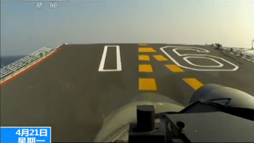 الكشف عن فيديو تدريبات المقاتلة جيان 15 على متن حاملة طائرات لياونينغ لأمر مرة  (31)