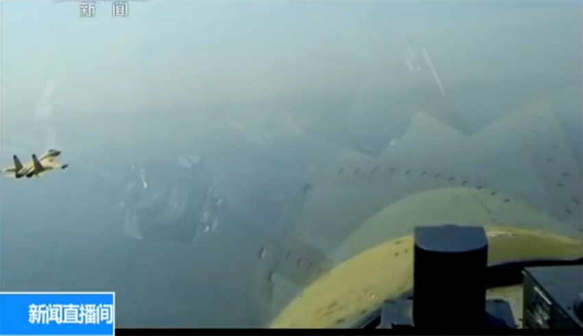 الكشف عن فيديو تدريبات المقاتلة جيان 15 على متن حاملة طائرات لياونينغ لأمر مرة  (21)