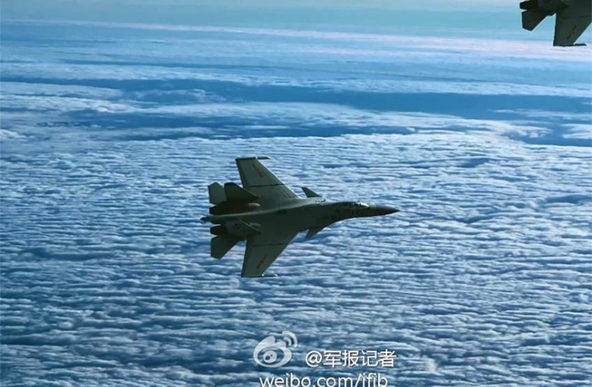 الكشف عن فيديو تدريبات المقاتلة جيان 15 على متن حاملة طائرات لياونينغ لأمر مرة  (10)