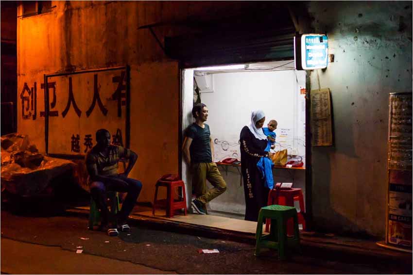 قصة بالصور: "شارع الأفارقة" في قوانغتشو الصينية  (12)