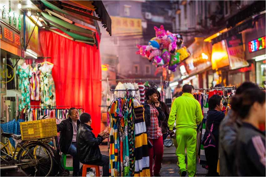قصة بالصور: "شارع الأفارقة" في قوانغتشو الصينية 
