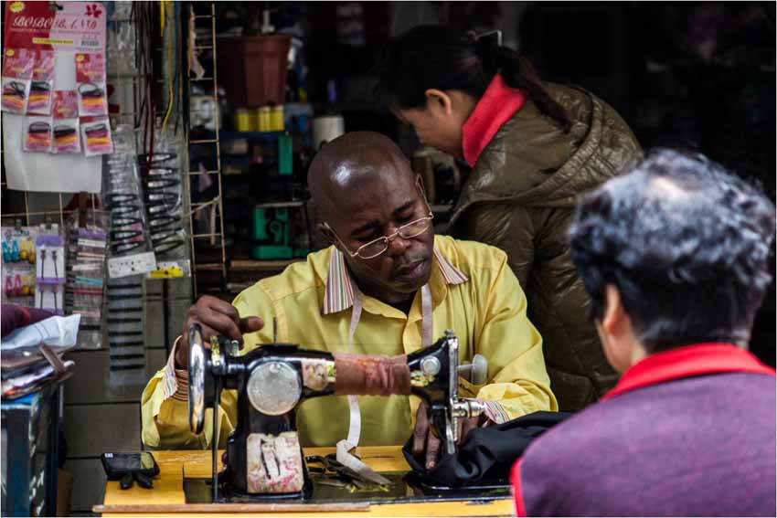 قصة بالصور: "شارع الأفارقة" في قوانغتشو الصينية  (2)