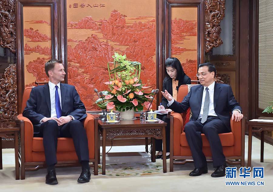 رئيس مجلس الدولة الصيني يتطلع لتبادلات ثقافية أوثق بين الصين وبريطانيا 